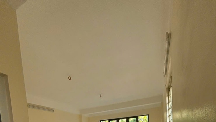 Cho thuê 3 tầng trong nhà 5 tầng mặt phố Trịnh Đình Cửu.(cầu thang riêng biệt.ko liên quan)